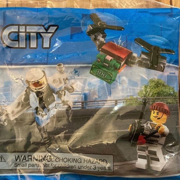 New in Bag LEGO City Sky Police Jetpack - Picture 2 of 3
